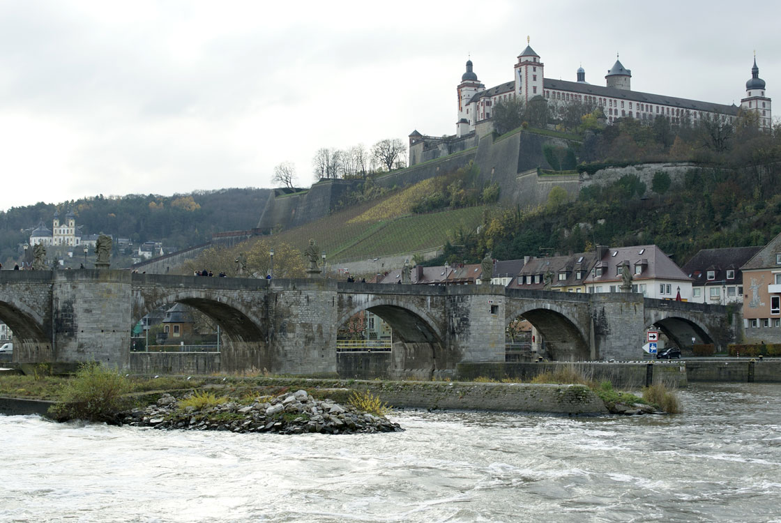 Alte Mainbrücke und Festung Marienberg